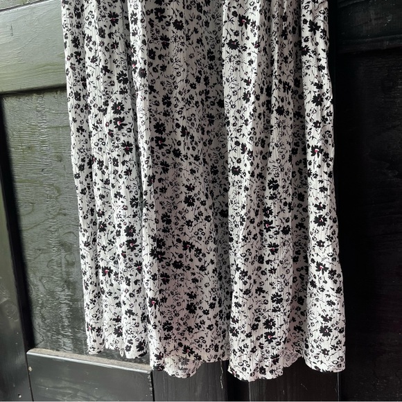 Miss Lulo Summer Floral Maxi Dress! - Picture 4 of 6